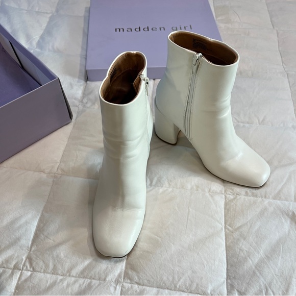 Madden Girl White Ankle Boots - Picture 10 of 10